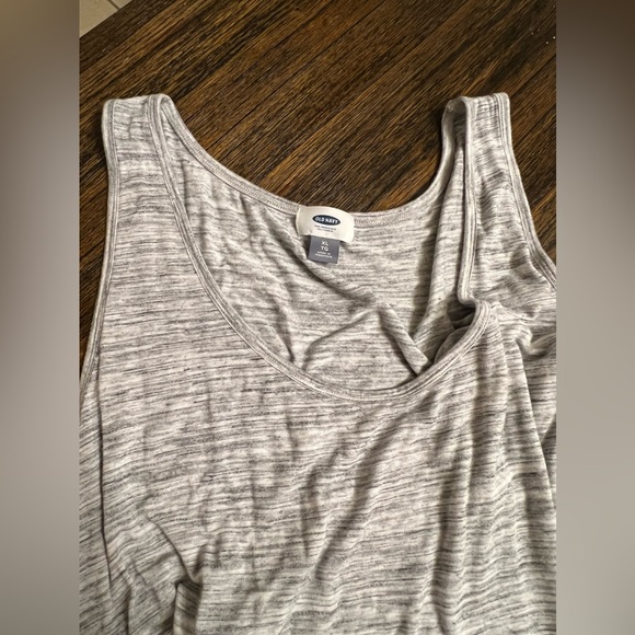 XL OLD NAVY TANK - stretchy & flows. Good condition, normal wear. ￼ - Picture 5 of 7